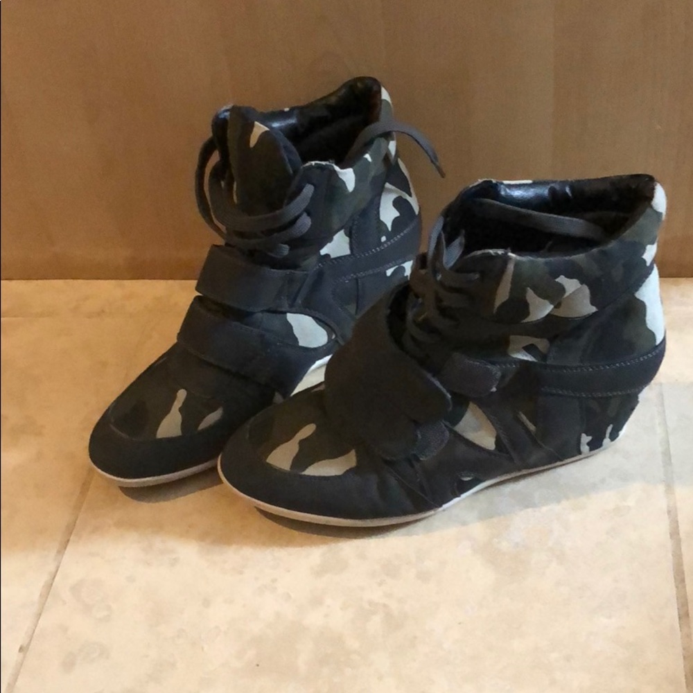 Camo Wedged Sneakers